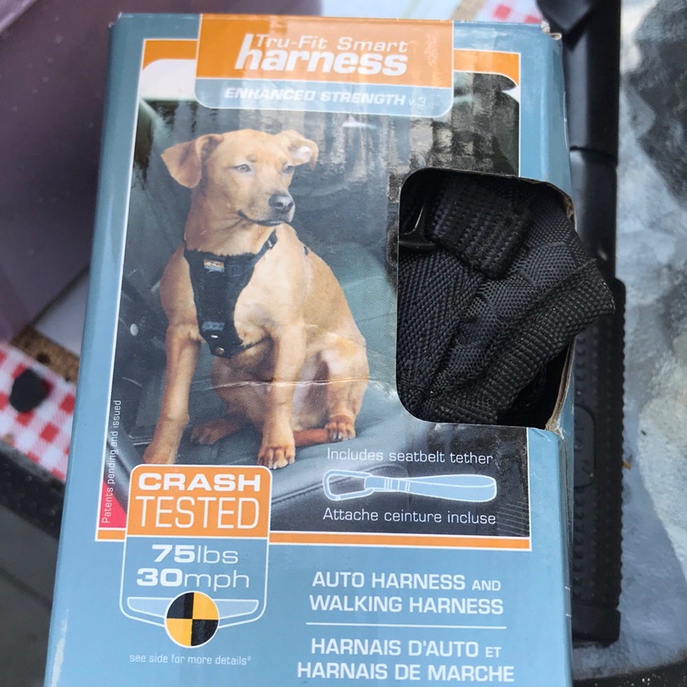 Kurgo Walking/travel Harness w/ seatbelt tether.